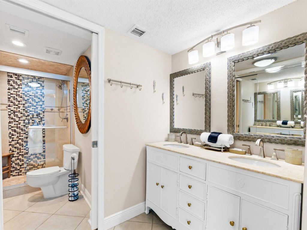 Shoreline Towers 1086 Vacation Rental in Destin - RedAwning