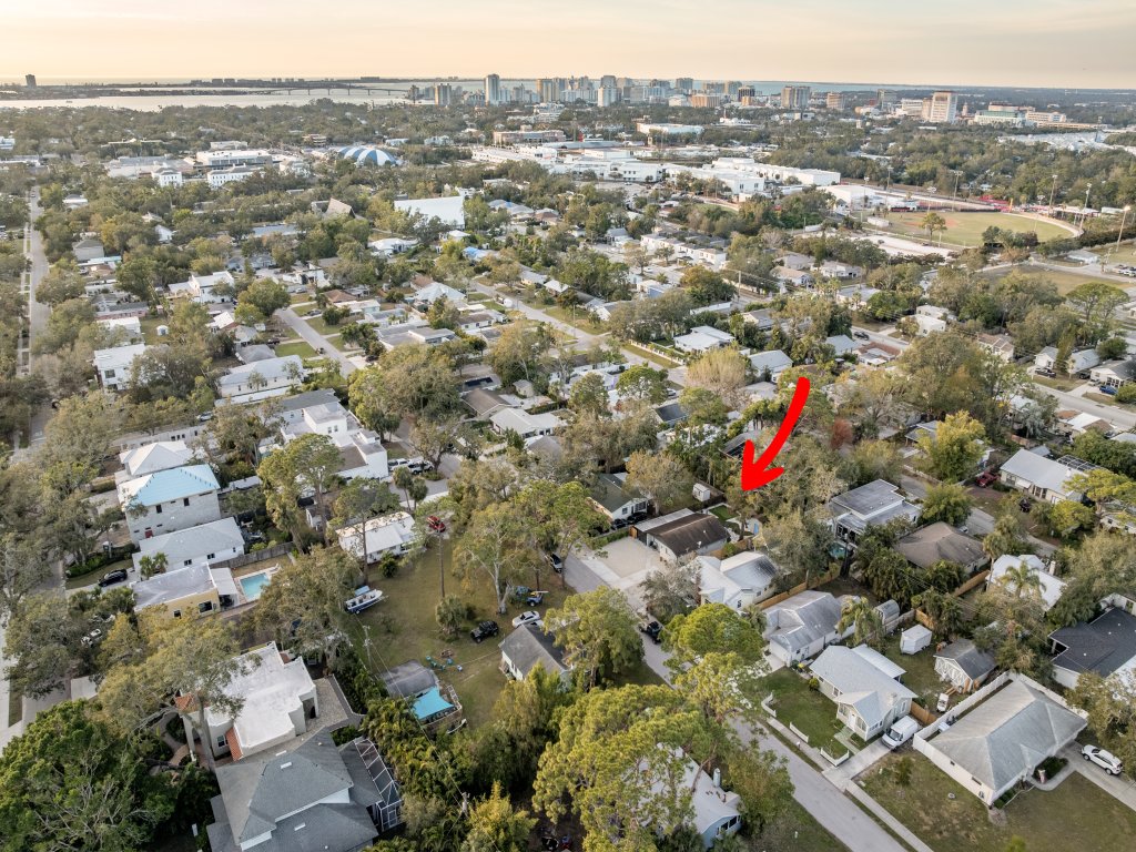 Sunny Urban Escape Vacation Rental in Sarasota - RedAwning