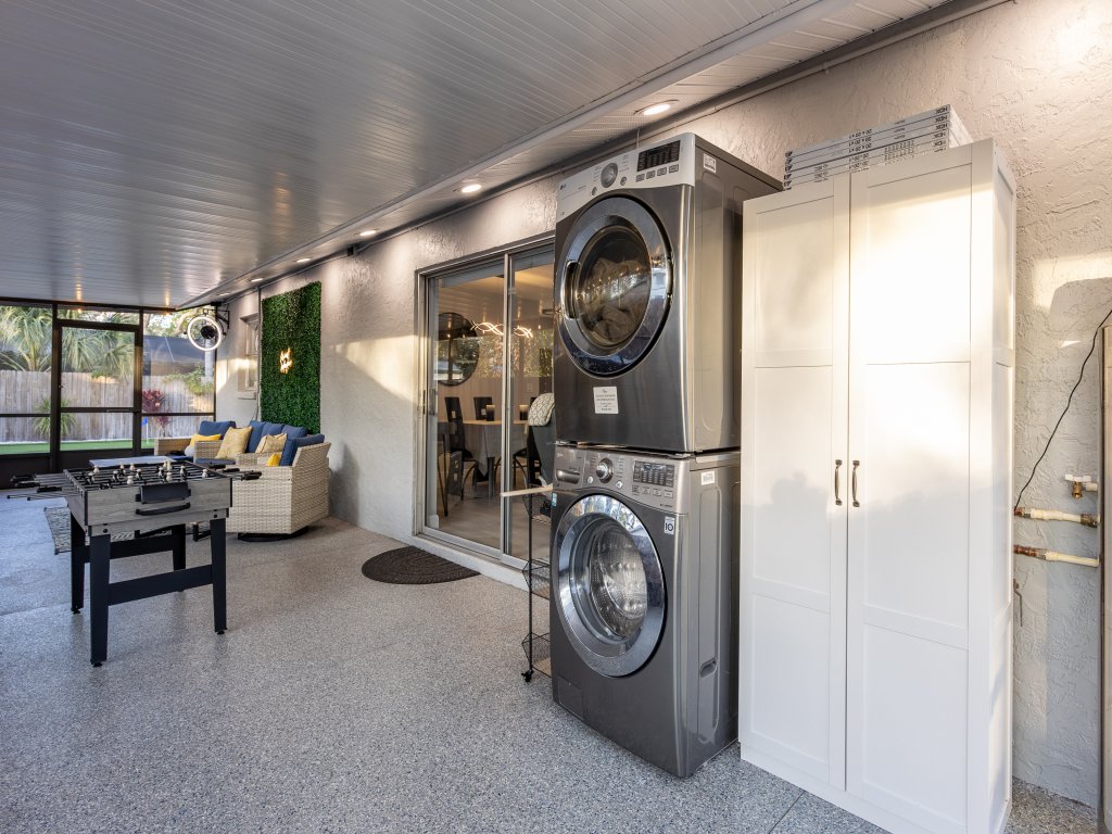 Sunny Urban Escape Vacation Rental in Sarasota - RedAwning