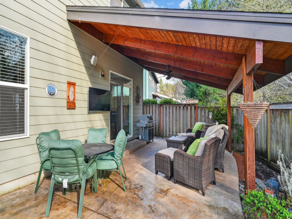 Keizer Retreat | Firepit + Near Salem & Wineries Vacation Rental in Oregon - RedAwning