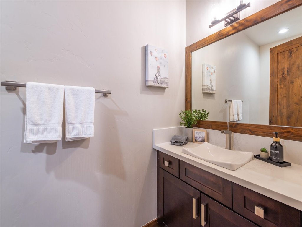 Gated Schaffer's Mill Golf Comm: AC + Hot Tub + EV Vacation Rental in Truckee - RedAwning