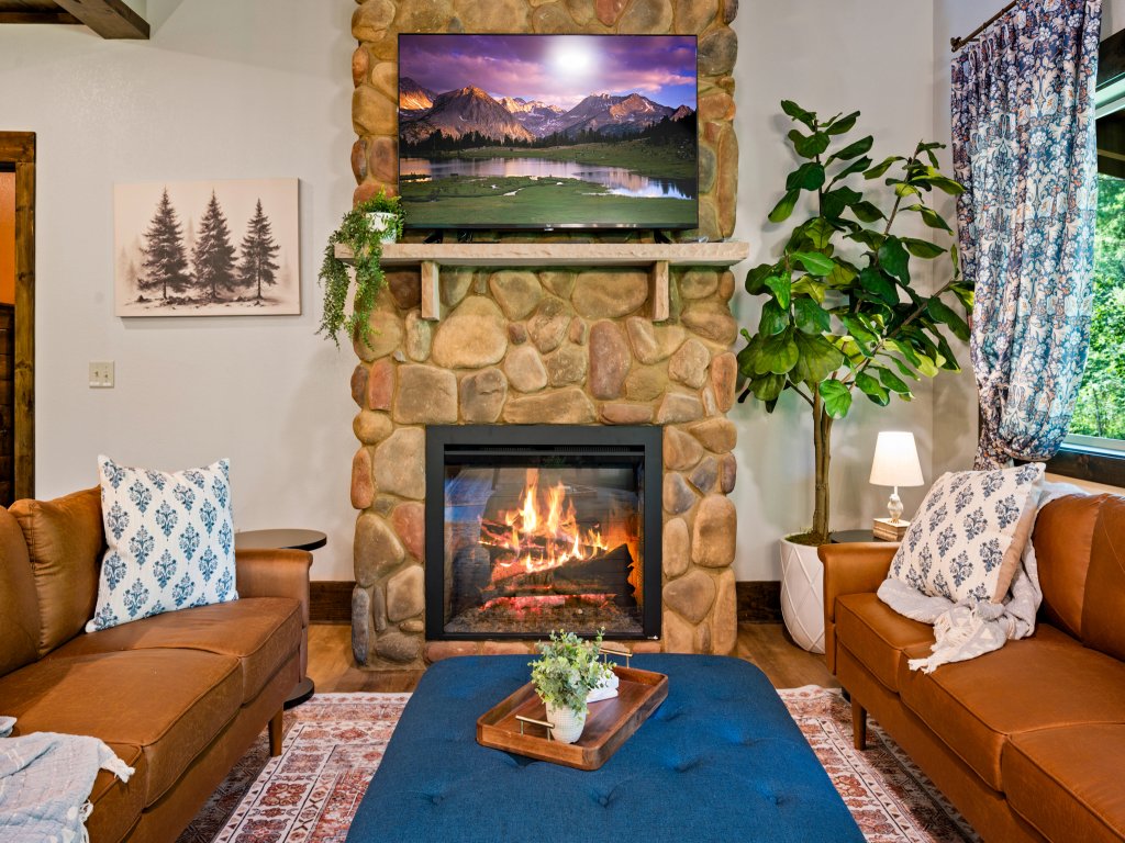 Blue Bird Vacation Rental in Sevierville - RedAwning