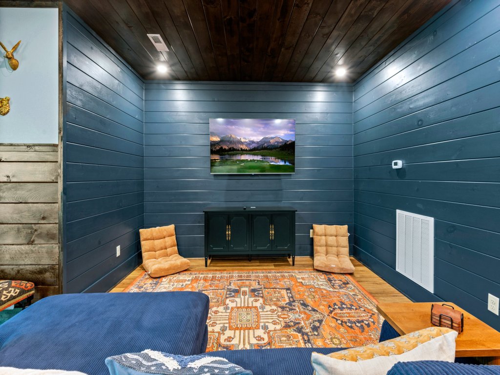 Blue Bird Vacation Rental in Sevierville - RedAwning