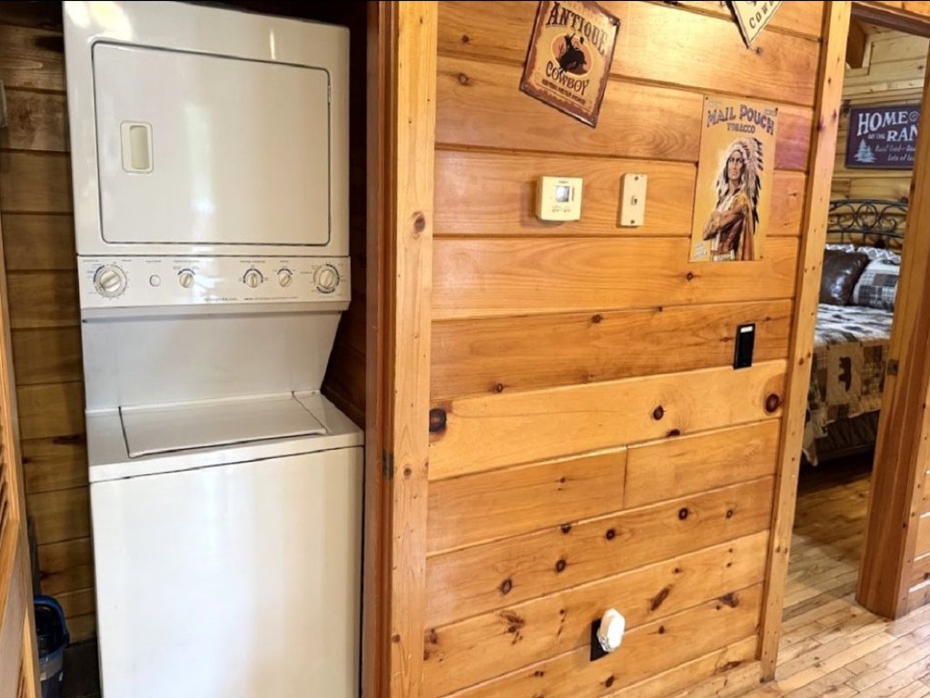 Hanky Panky Vacation Rental in Pigeon Forge - RedAwning