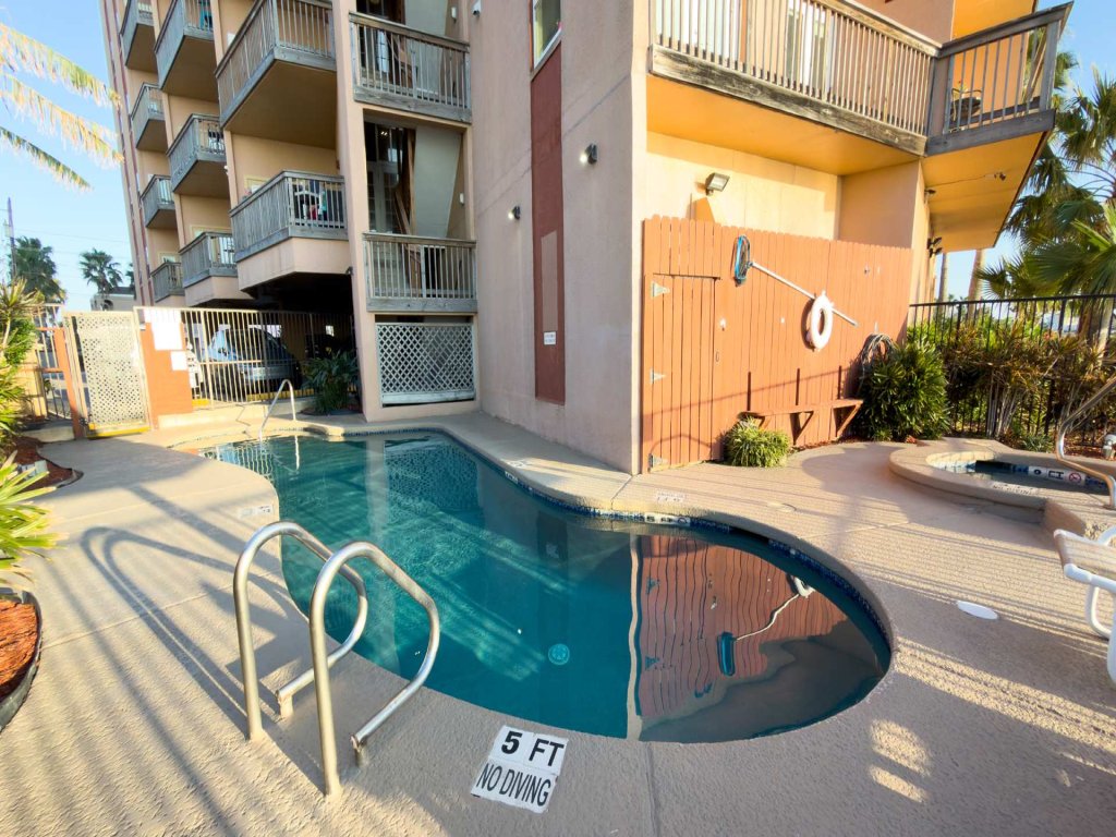 Direct Bayfront Sunsets - Boat Docks - Pool - Fish Vacation Rental in South Padre Island - RedAwning