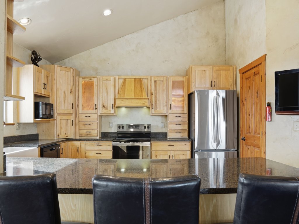 Spacious Retreat Near Yellowstone Vacation Rental in Montana - RedAwning