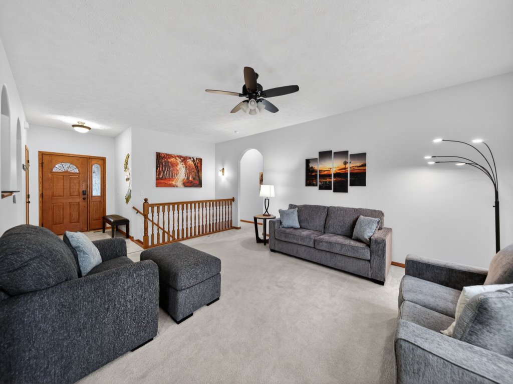 Quiet Lincoln Gem 3 King BRs Garage Vacation Rental in US - RedAwning