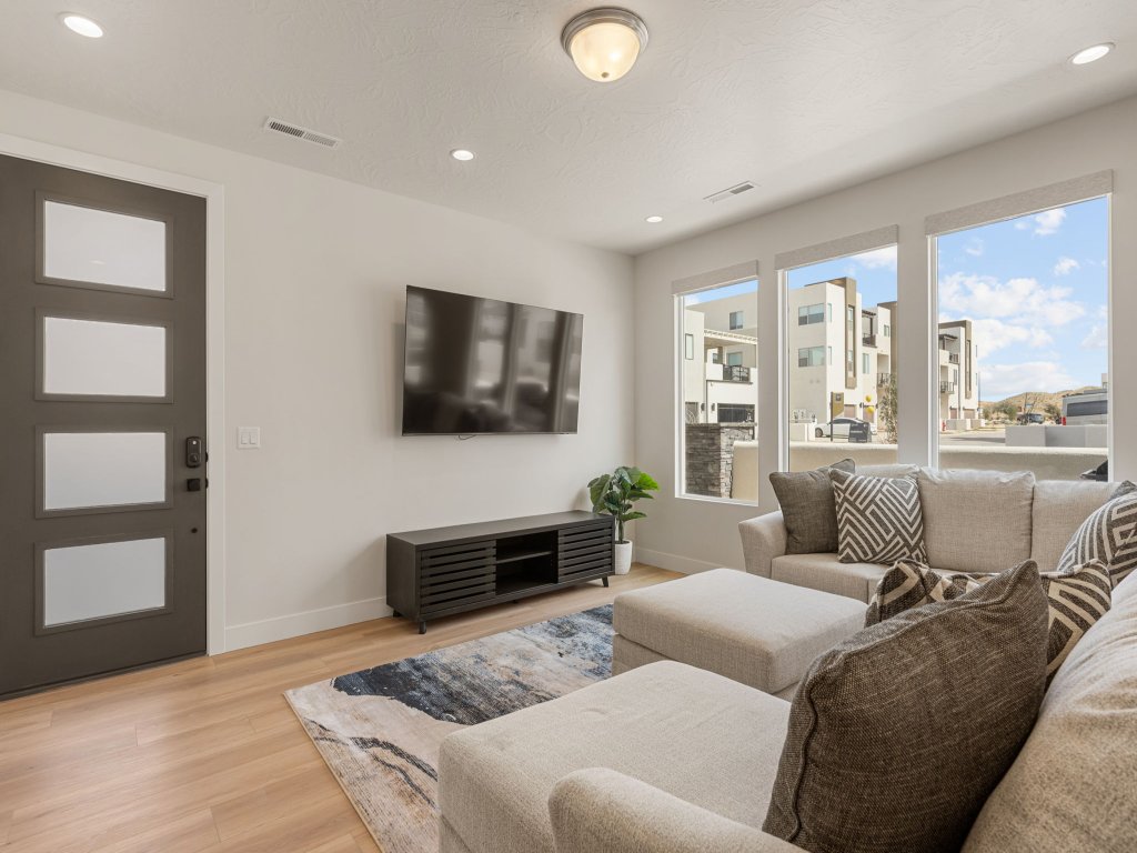 Rockaction Destination Vacation Rental in St. George - RedAwning