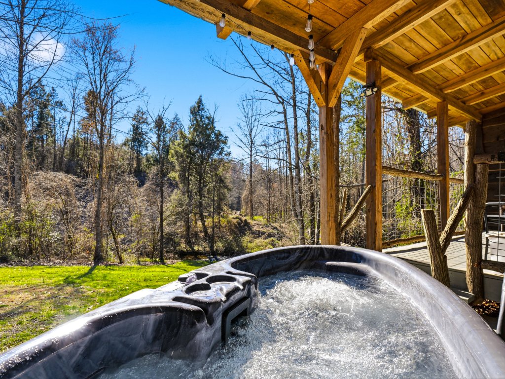 Creekside Hideout Vacation Rental in Cosby - RedAwning