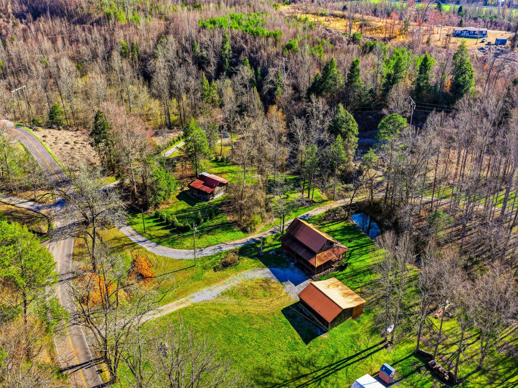 Creekside Hideout Vacation Rental in Cosby - RedAwning
