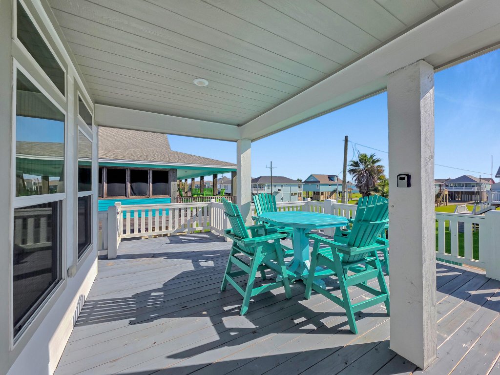 Pearly Pelican Vacation Rental in Texas - RedAwning