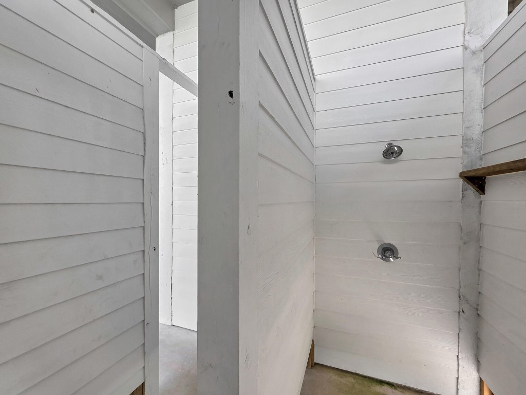 Pearly Pelican Vacation Rental in Texas - RedAwning