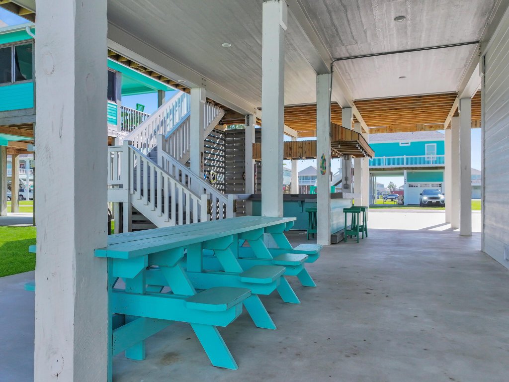 Pearly Pelican Vacation Rental in Texas - RedAwning