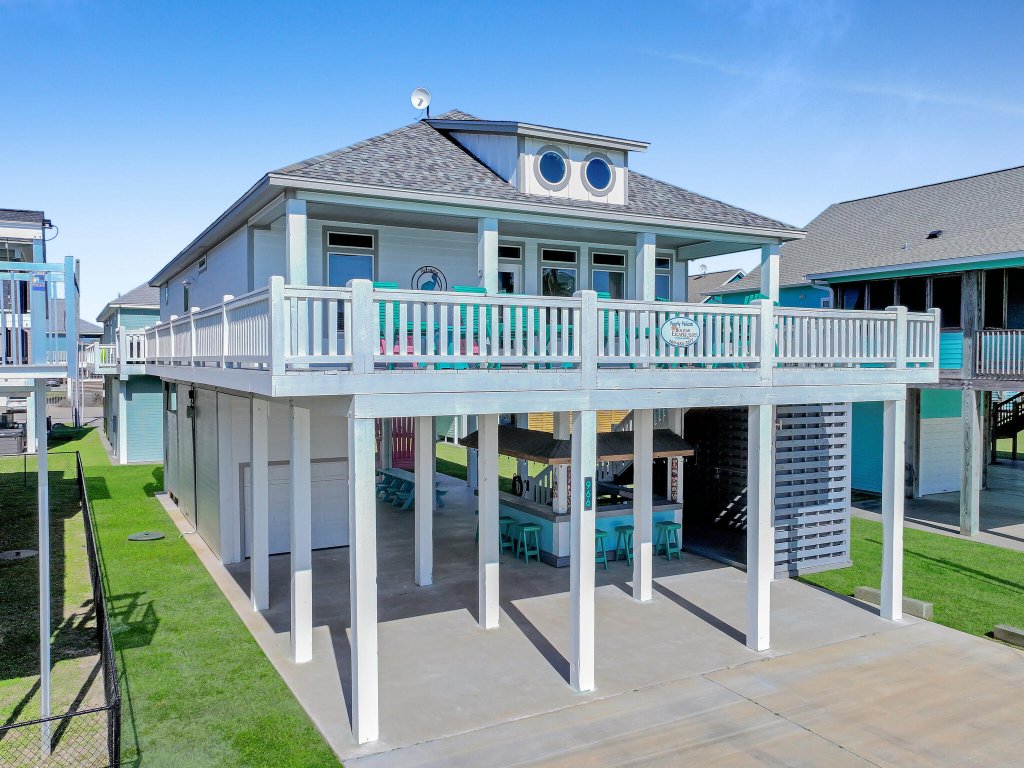 Pearly Pelican Vacation Rental in Texas - RedAwning