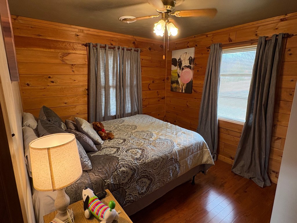 Little Lake Cove Vacation Rental in Sevierville - RedAwning
