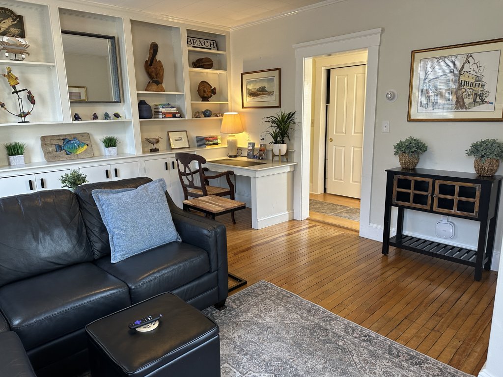 12 Goodwin Unit 1 Vacation Rental in Rhode Island - RedAwning