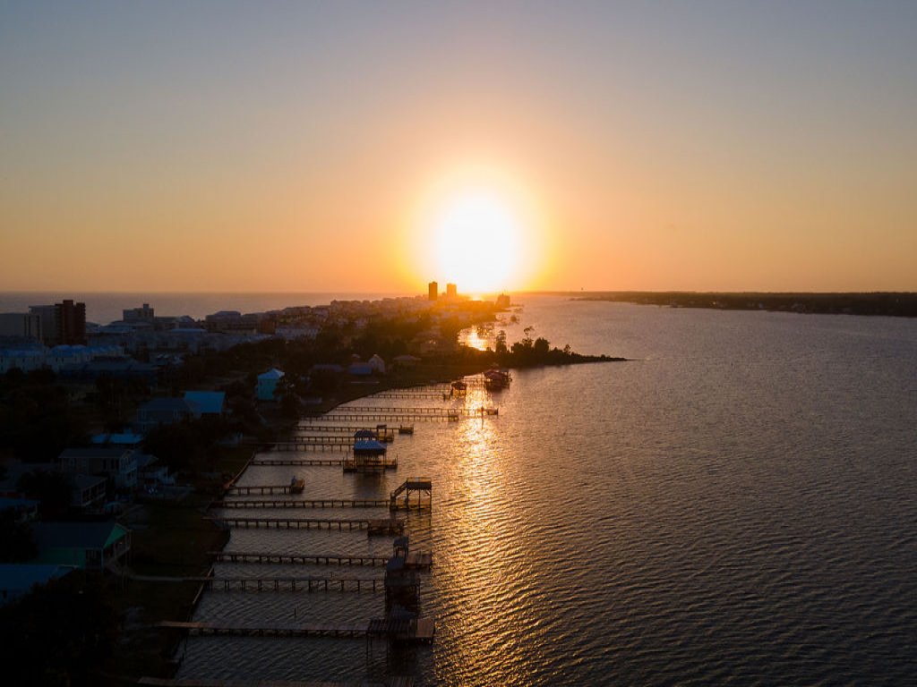 Sailhouse West Vacation Rental in Gulf Shores - RedAwning
