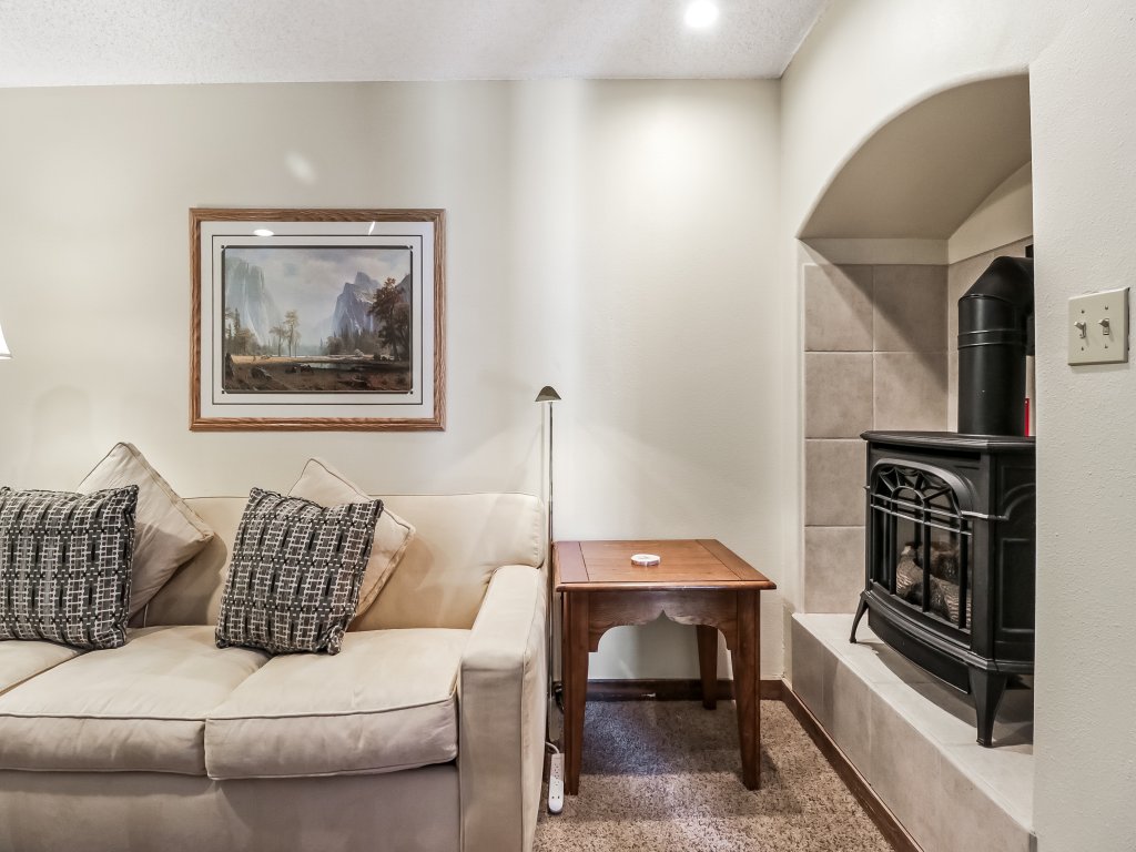 FP219 Foxpine 1Br 2 Ba Vacation Rental in Colorado - RedAwning