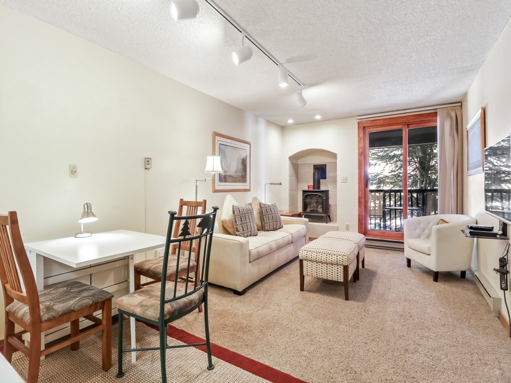 FP219 Foxpine 1Br 2 Ba Vacation Rental in Colorado - RedAwning