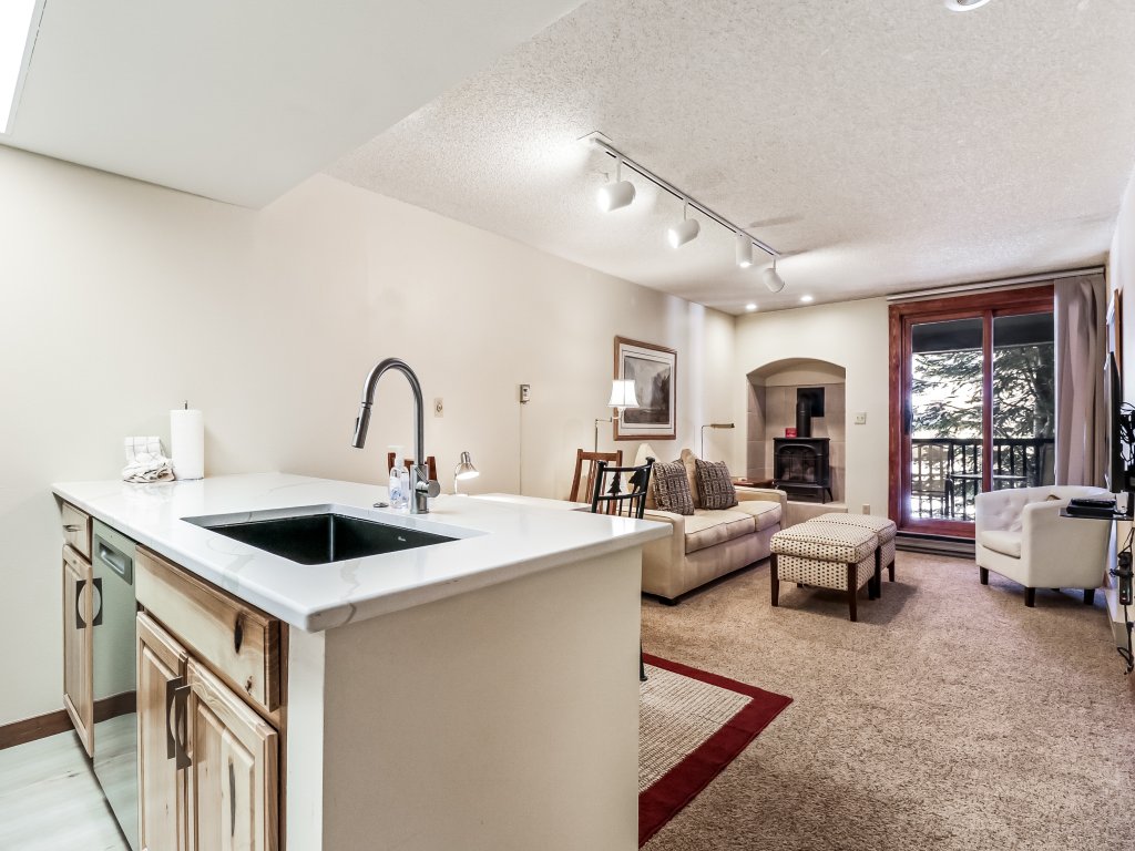 FP219 Foxpine 1Br 2 Ba Vacation Rental in Colorado - RedAwning