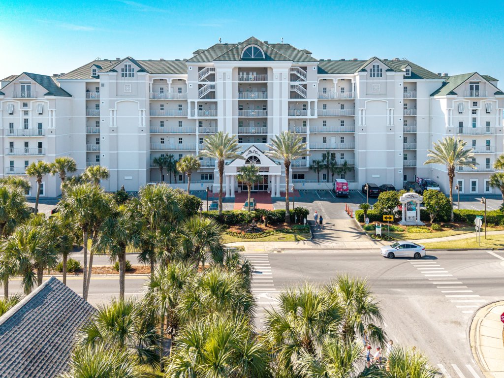The Inn at Crystal Beach PH 702 Vacation Rental in Destin - RedAwning