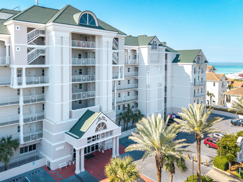 The Inn at Crystal Beach PH 702 Vacation Rental in Destin - RedAwning