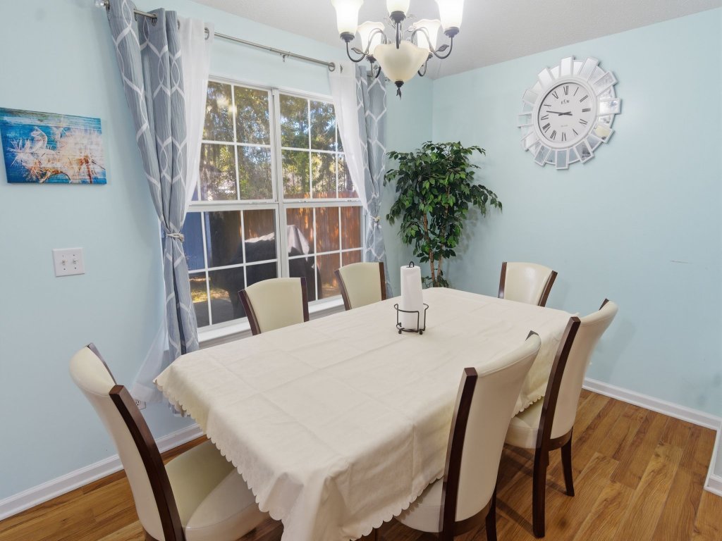 3BR Savannah Home Sleeps 5 Near historic District Vacation Rental in Savannah - RedAwning