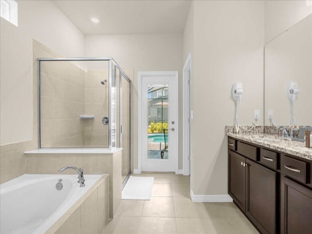 10 Bedrooms/ 8 Bathrooms/ Windsor Island (4141LA) Vacation Rental in Davenport - RedAwning