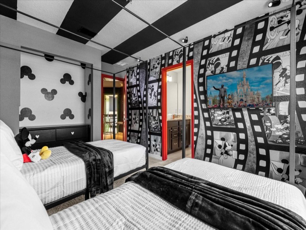 10 Bedrooms/ 8 Bathrooms/ Windsor Island (4141LA) Vacation Rental in Davenport - RedAwning
