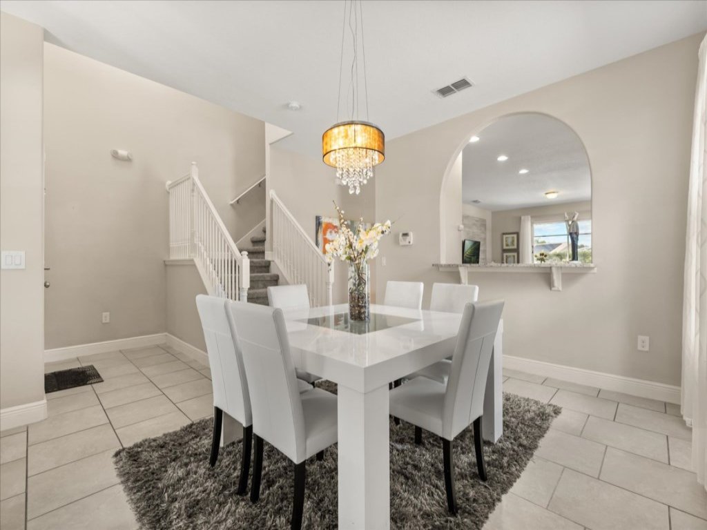5 Bed With Privacy Hedges Around Pool & Spa Vacation Rental in Davenport - RedAwning