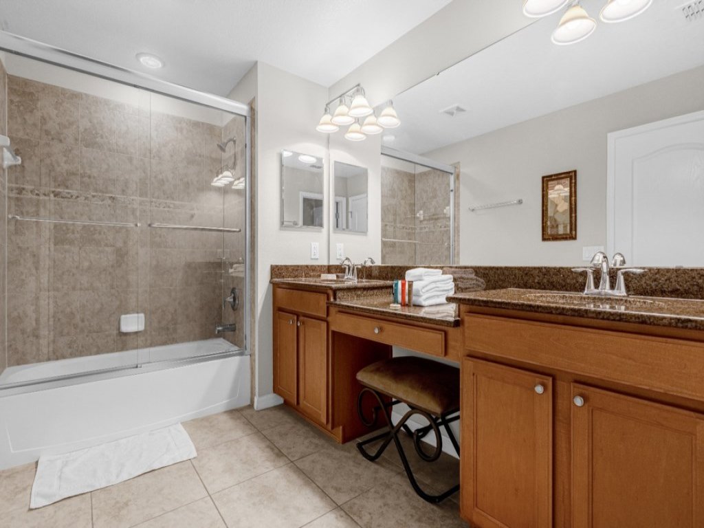 5 Bed Spacious Home With Private Splash Pool Vacation Rental in Kissimmee - RedAwning