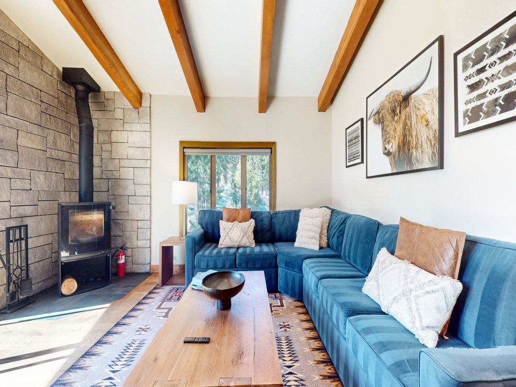 Chateau Sans Nom #35 Vacation Rental in Mammoth Lakes - RedAwning