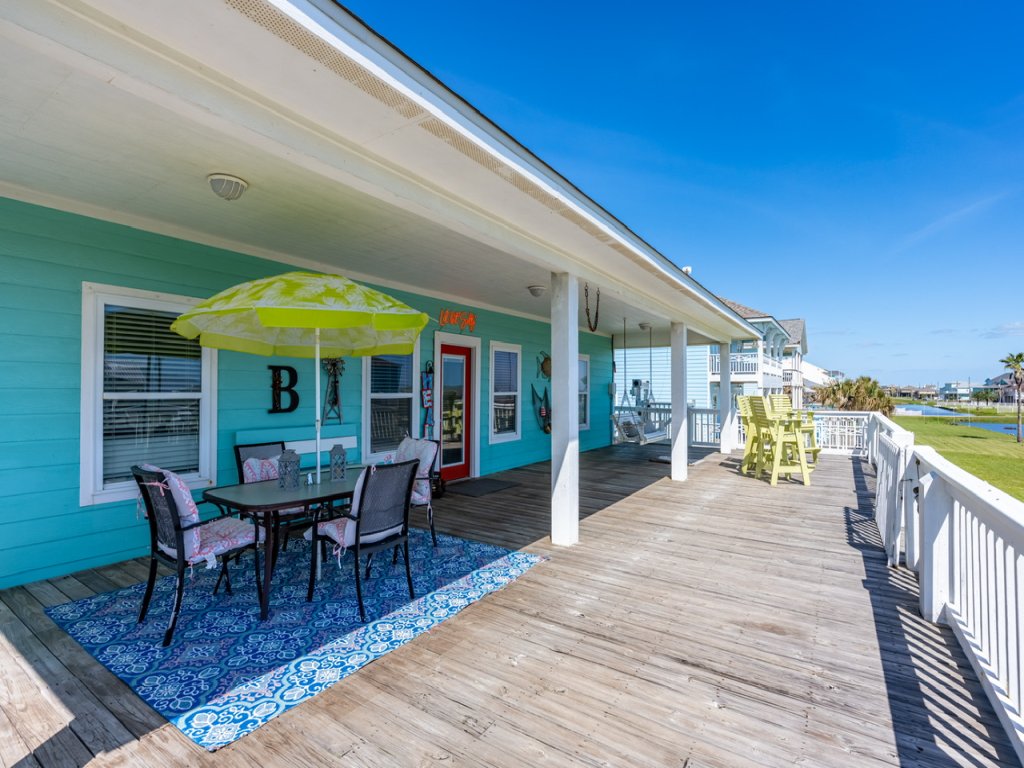 Lil Bit Salty Vacation Rental in Texas - RedAwning