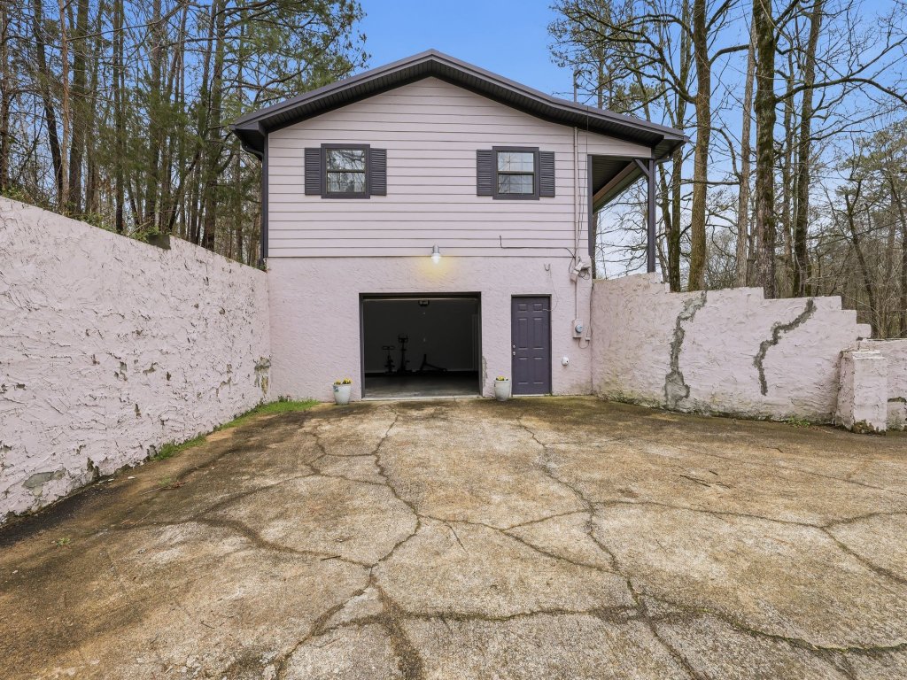 Modern McDonald Ranch Serene Wooded Escape Vacation Rental in Tennessee - RedAwning