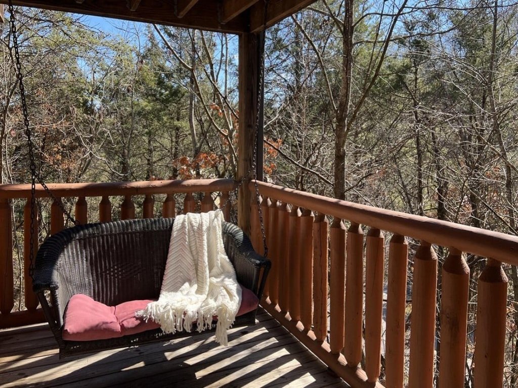 Airport Runway 33 Vacation Rental in Pigeon Forge - RedAwning
