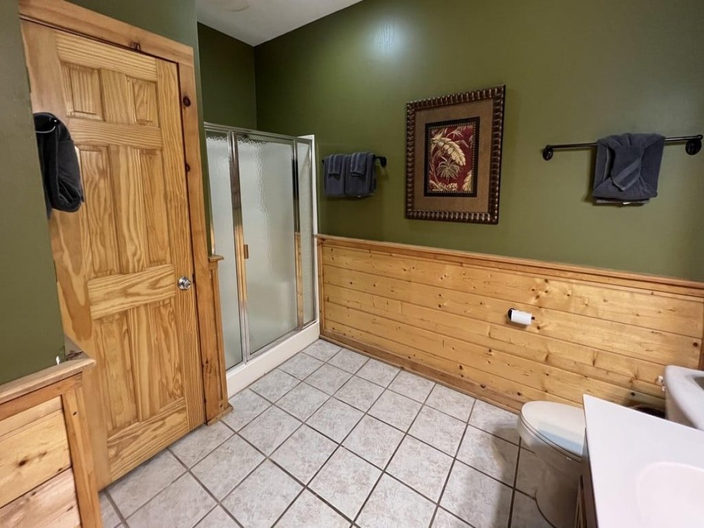 Airport Runway 33 Vacation Rental in Pigeon Forge - RedAwning