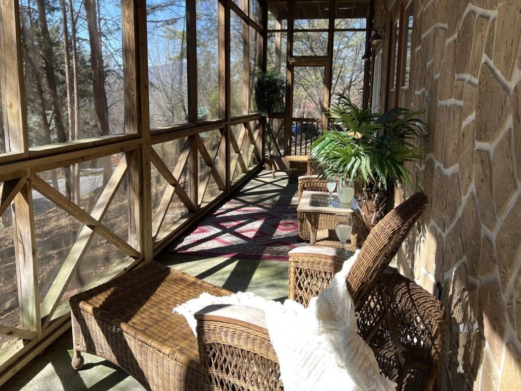 Airport Runway 33 Vacation Rental in Pigeon Forge - RedAwning