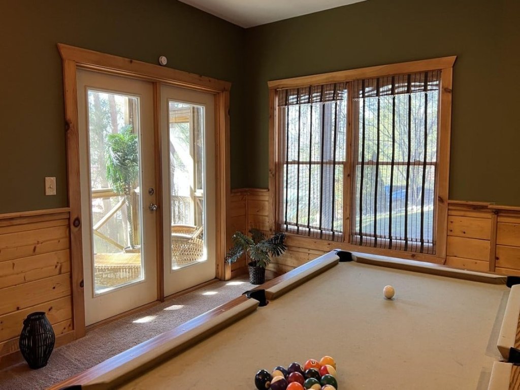 Airport Runway 33 Vacation Rental in Pigeon Forge - RedAwning