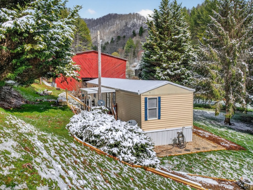 Peaceful Pines - 2BR Getaway Near Blue Ridge Vacation Rental in Burnsville - RedAwning