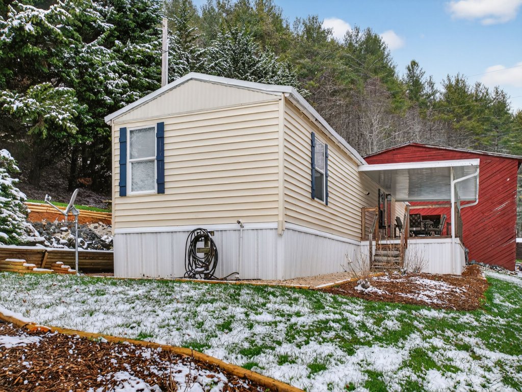 Peaceful Pines - 2BR Getaway Near Blue Ridge Vacation Rental in Burnsville - RedAwning