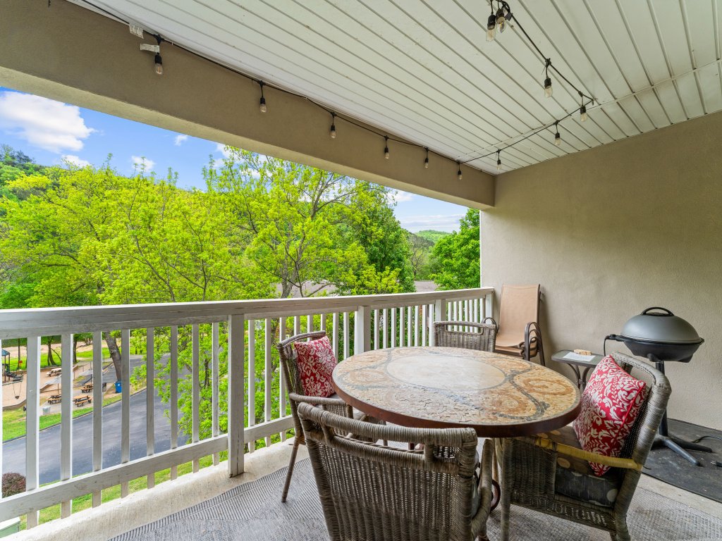 PR66-8 The Gathering Grounds Vacation Rental in Branson - RedAwning
