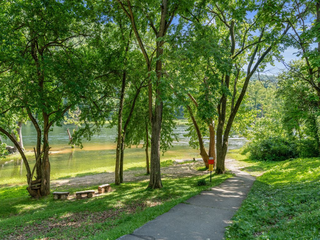 PR66-8 The Gathering Grounds Vacation Rental in Branson - RedAwning