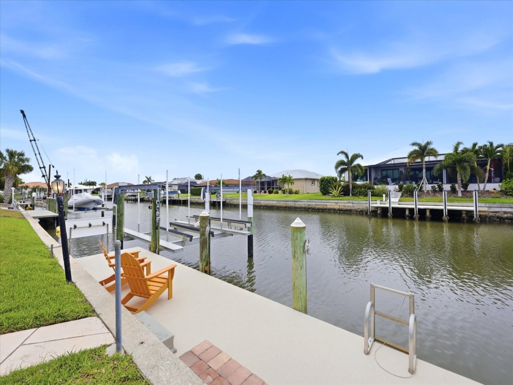 DOC301 Vacation Rental in Florida - RedAwning