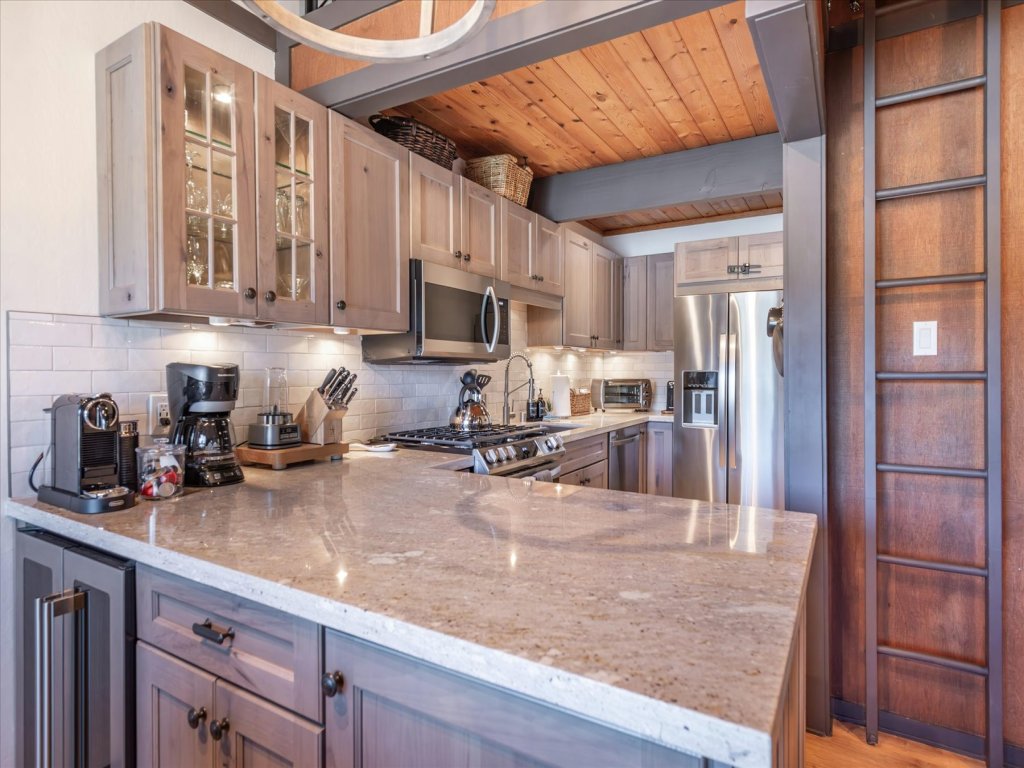 Tahoe City - Lake Forest Condo Vacation Rental in Tahoe City - RedAwning