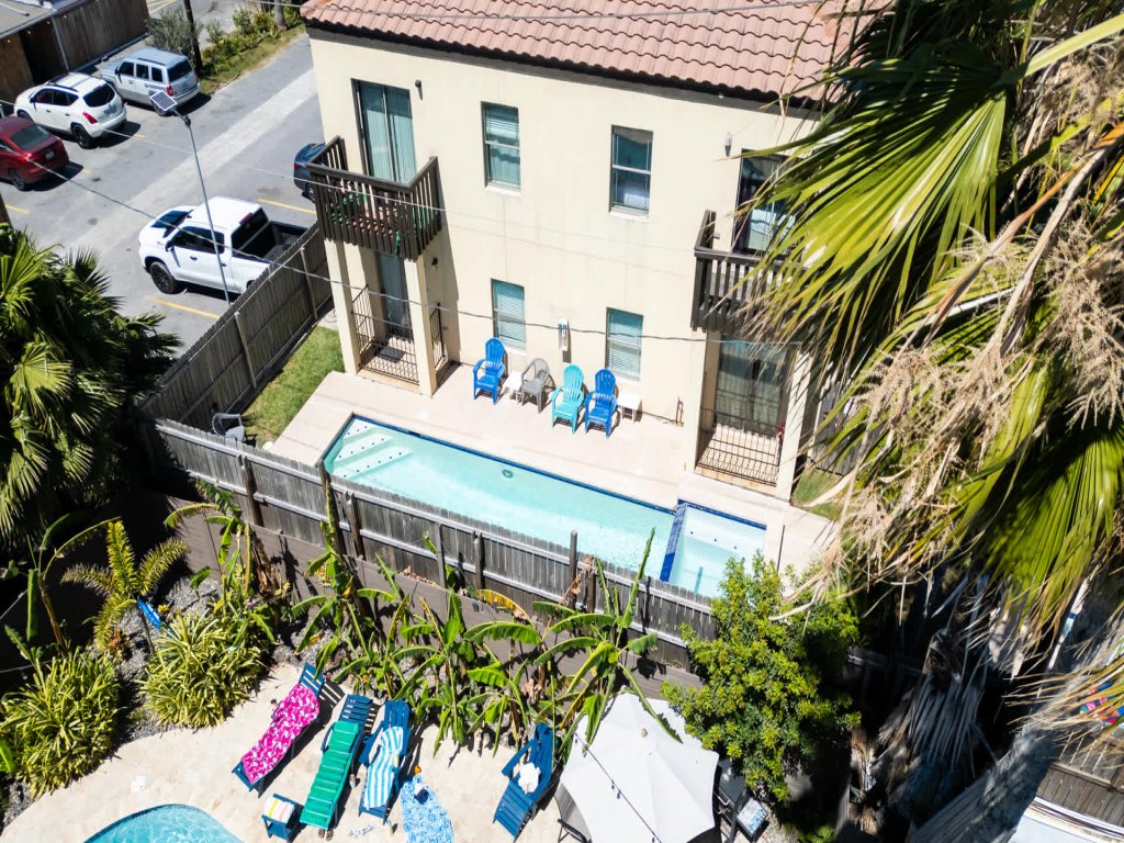 Near Beach - 2nd Floor - Pool - Walk to All Vacation Rental in South Padre Island - RedAwning