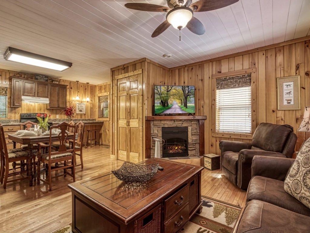 Bearly Rustic Vacation Rental in Sevierville - RedAwning