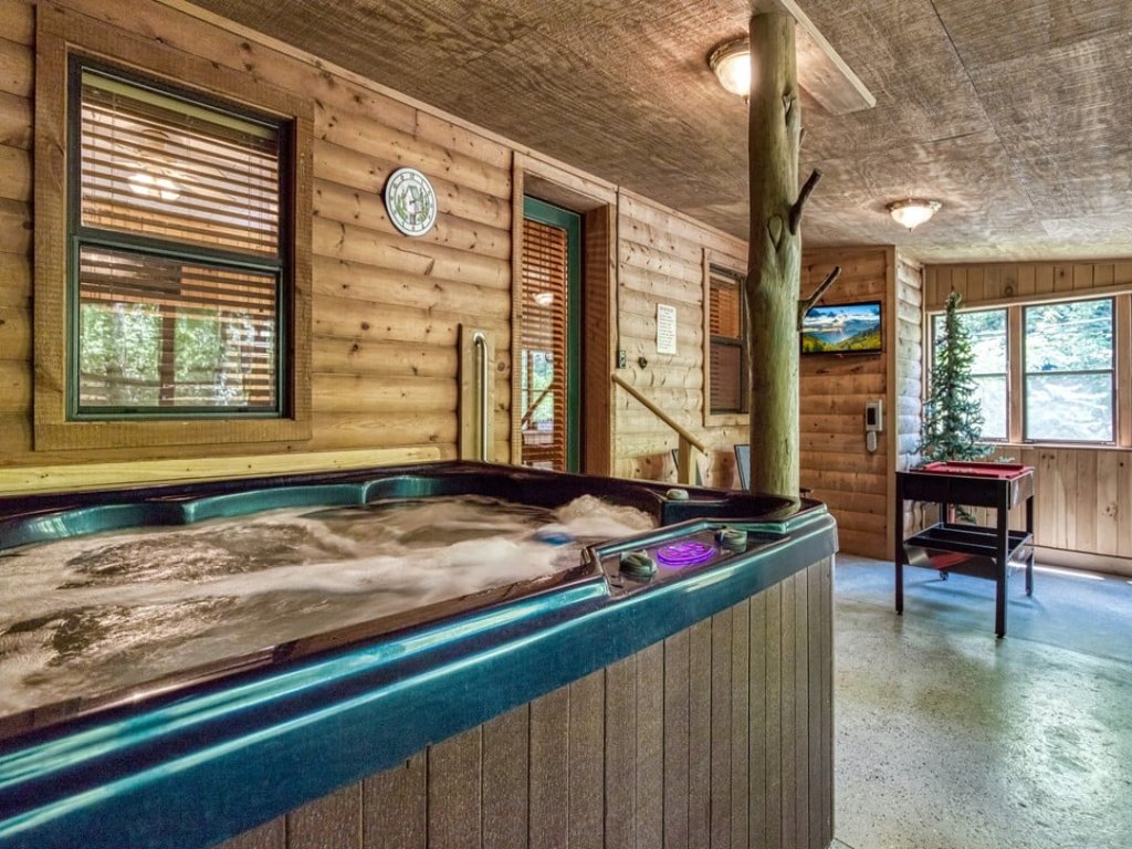 Bearly Rustic Vacation Rental in Sevierville - RedAwning