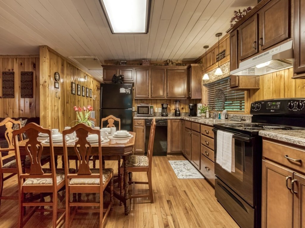 Bearly Rustic Vacation Rental in Sevierville - RedAwning