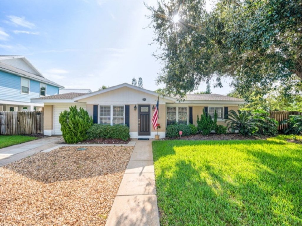 Island Retreat Vacation Rental in St. Augustine - RedAwning