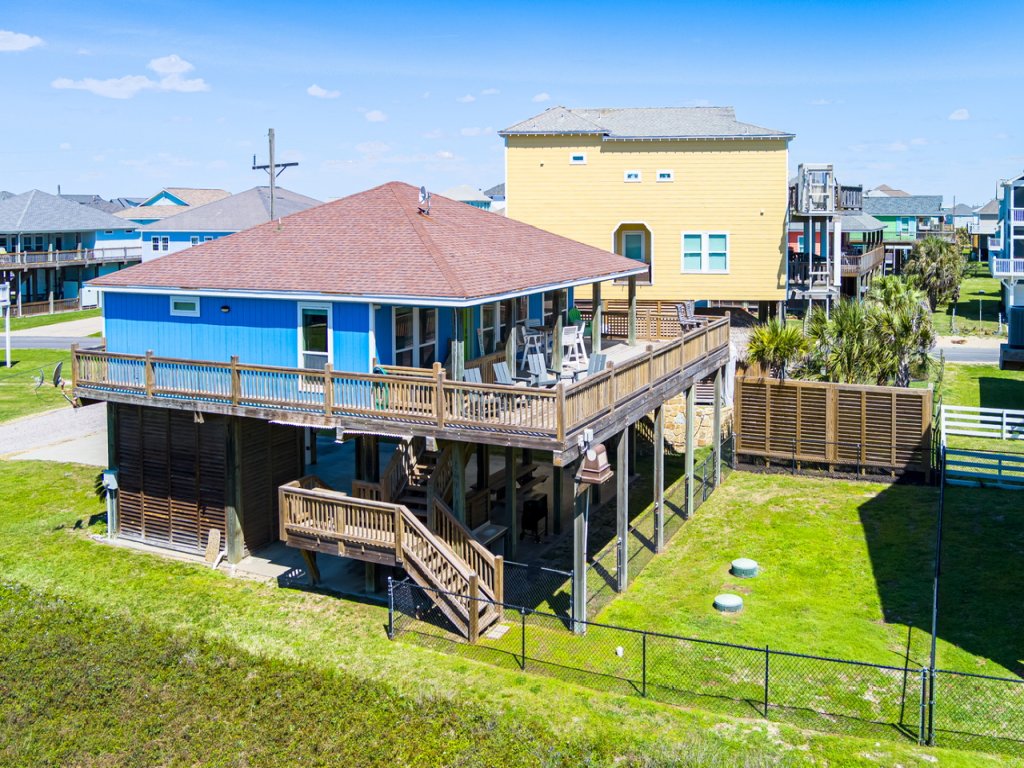 Crystal Blue Vacation Rental in Texas - RedAwning